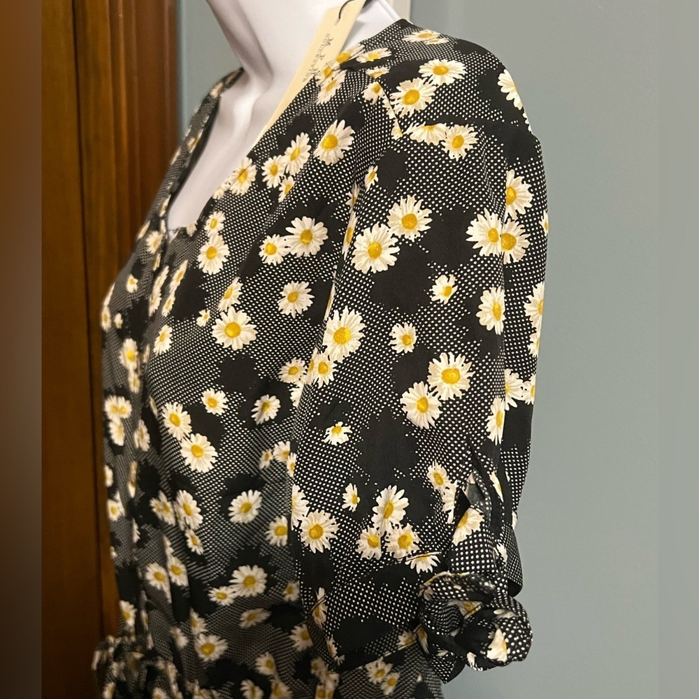 MPH Collection NWT Floral Print Above the Knee Dress with Tie Sleeves NWT Large - Picture 3 of 6